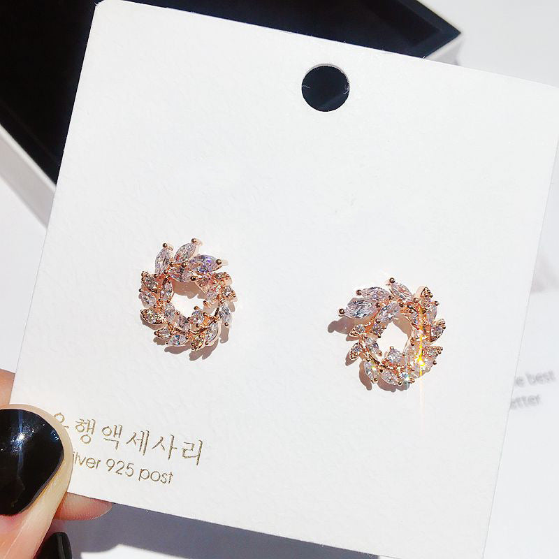 Round olive leaf studs